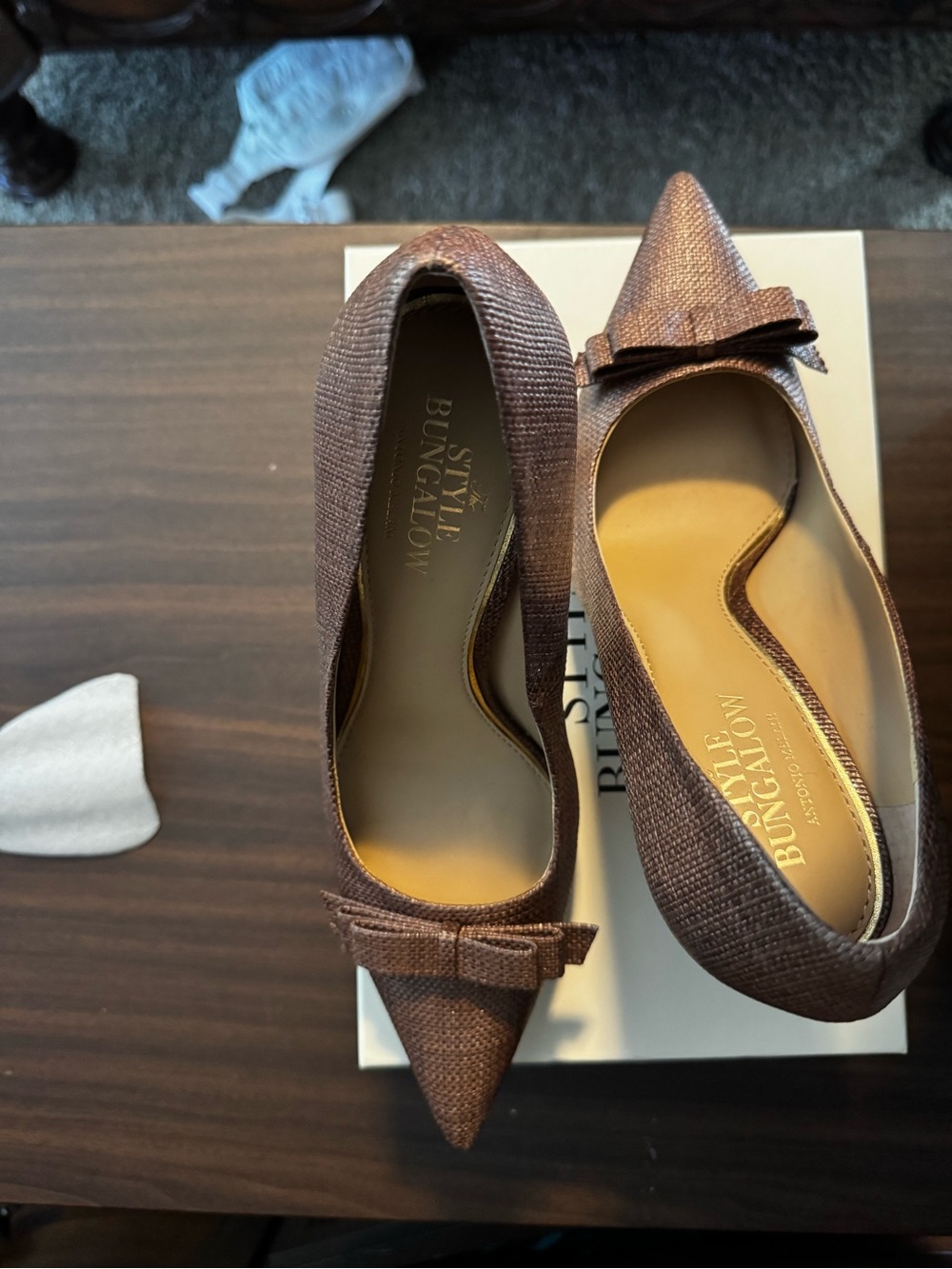 ANTONIO MELANI Brown Textured Pointed-Toe Bow Flats